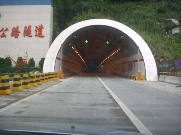 高速公路隧道機電設備與環(huán)境安全監(jiān)控系統(tǒng)，給個報價！